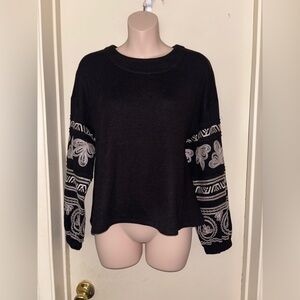 THML. Black Oversized with details on the sleevesSweatshirt. Size S